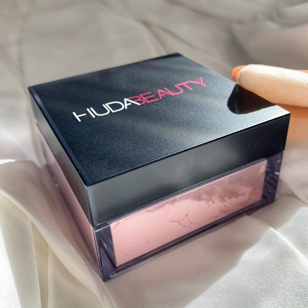 Beauty Huda Makeup - แป้งฝุ่น Huda Easy Bake ติดทนนาน คุมมัน