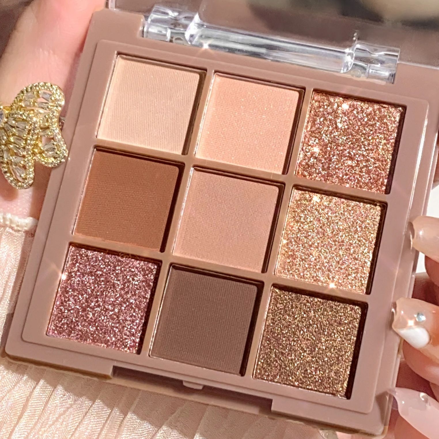 พาเลทอายแชโดว์สีหรูหรา 9-18 สี - Beauty Huda Makeup บทวิจารณ์และราคา