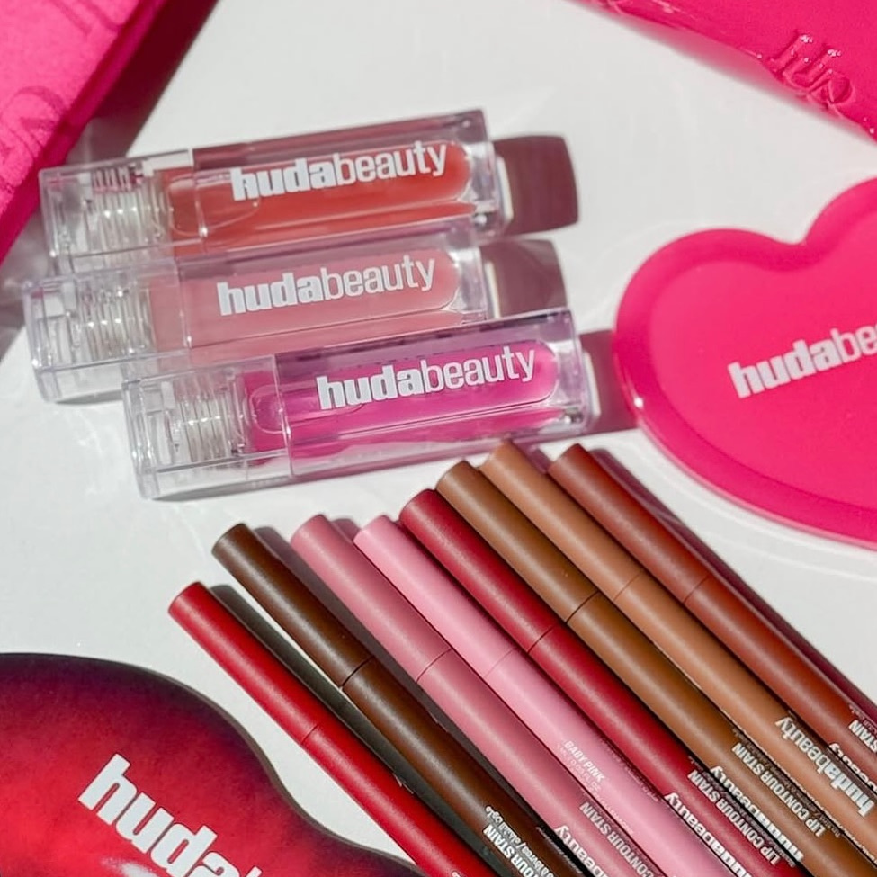 ลิปกลอสหลากสีสัน ให้ความชุ่มชื - Beauty Huda Makeup บทวิจารณ์และราคา